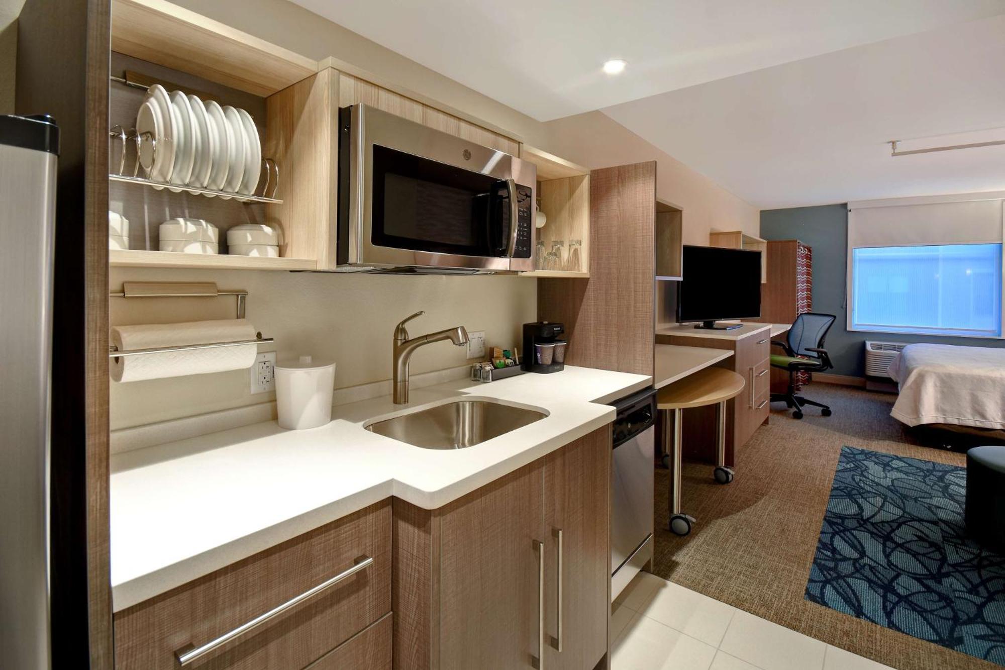 Home2 Suites By Hilton Boston South Bay Экстерьер фото